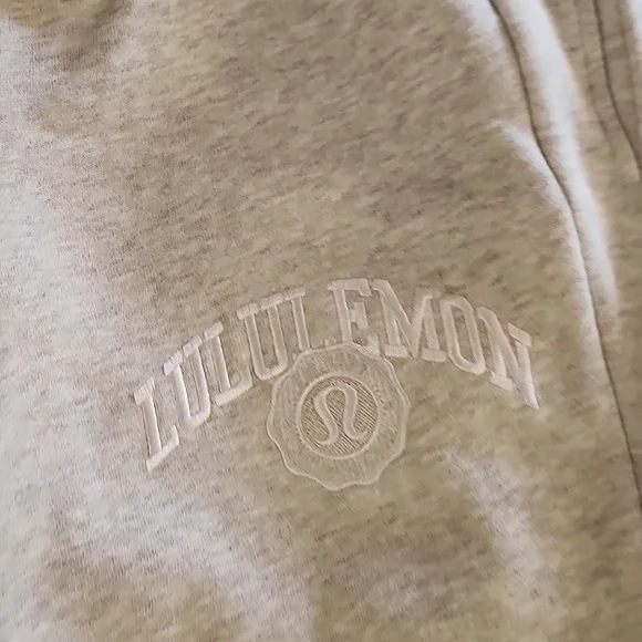 Scuba Mid Rise Oversized Jogger *Graphic - Picture 4 of 9